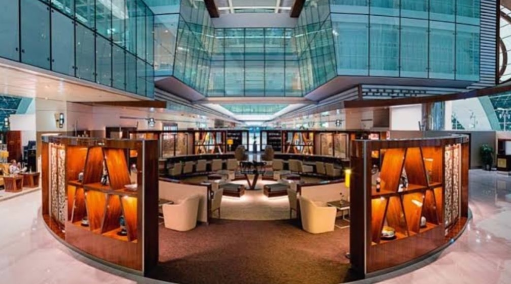 Emirates Business Class Lounge at DXB