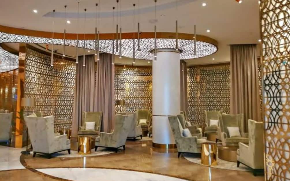 Oman Air First & Business Class Lounge